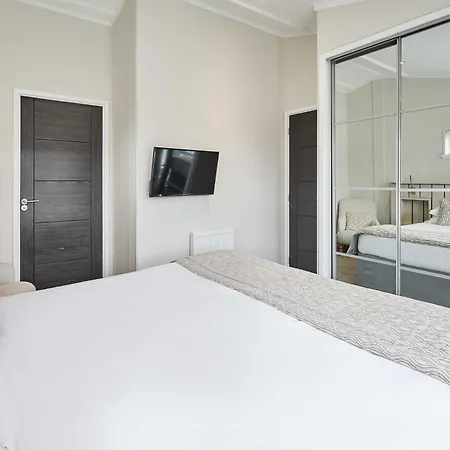 Campeggio Host & - Roseberry View Retreat *